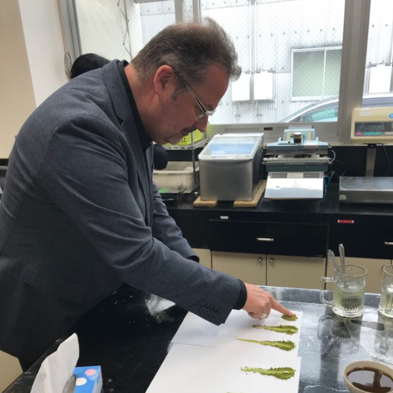 Herr Wehner beim Matcha Tasting